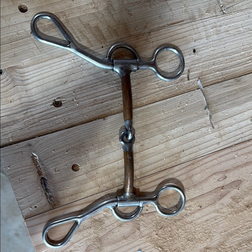 Snaffle horse bit